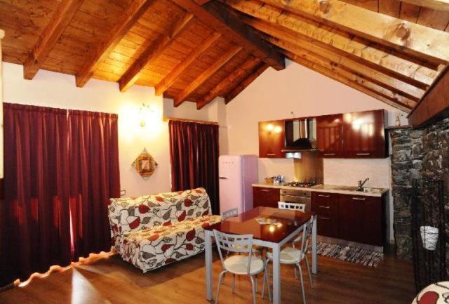 Appartamenti Vacanze E Camere Roccetta Fiorita Pettenasco Eksteriør bilde
